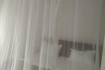 ユースホステル Hummingbird Inn Mbale