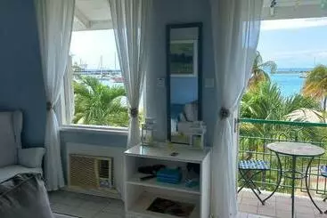 هتل آپارتمان Beautiful Balcony By The Sea