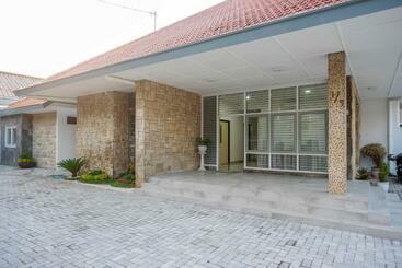 Urbanview Hotel Ms Rooms Inn Simpang Lima