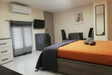 Majatalo Casa Vacanza In Pieno Centro Storico Vicino Ostuni E La Riserva Di Torre Quaceto