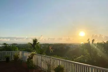 تختخواب و صبحانه Apaula Heights Lounge