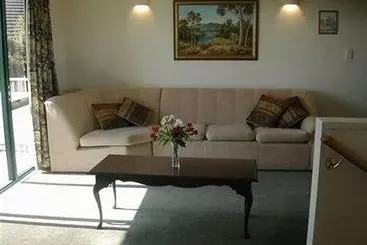 Crestwood Bed And Breakfast