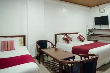 Diamond Plaza Apartments