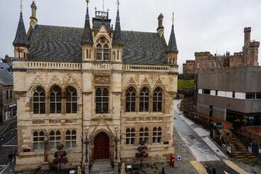 Отель Inverness City Suites