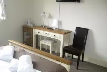 בית מלון כפרי The Chequers Inn