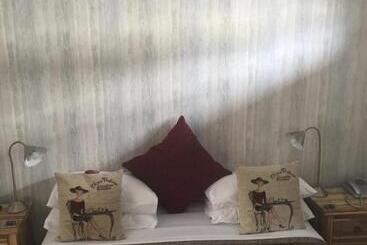 מוטל Lakefront Lodge