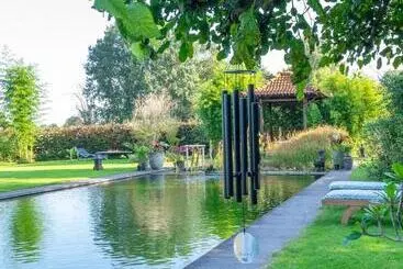 Aamiaismajoitus (B&B) Rumah Indo Garden