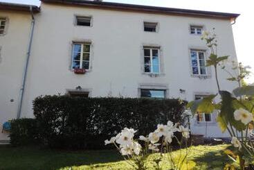 Aamiaismajoitus (B&B) Chambres D Hôtes La Tuilerie