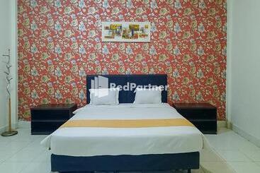 בית מלון כפרי Puri Yasmin Potowanua Lasusua Mitra Reddoorz