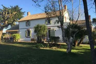 Aamiaismajoitus (B&B) La Chambre De Lou
