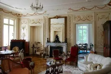 Aamiaismajoitus (B&B) Château De Broyes