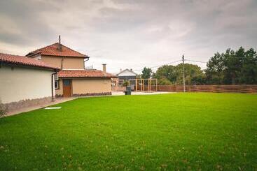 ホテル хотелски комплекс копитото