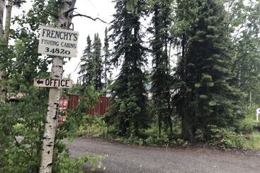 Otel Frenchy's Fishing And Adventure Cabins