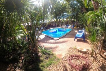 Cable Beach Backpackers   Hostel