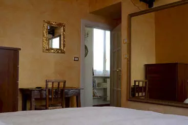 مبيت وإفطار Language And Art