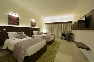 هتل Naveen Lakeside