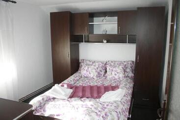 Пансион Casa Din Deal Isverna Mehedinți