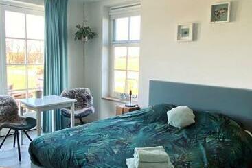 Bed and Breakfast Bed No Breakfast De Kapitein