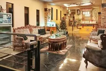 Hotelli Reddoorz @ Buug Palace Inland Resort