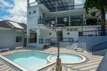 Hotel Reddoorz Plus Near Taman Rekreasi Selecta 2