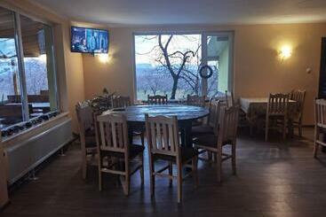 بنسيون винарна славовица