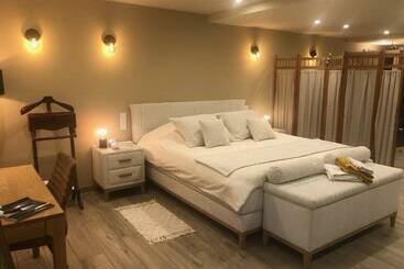 ベッドアンドブレックファースト Tournez La Page