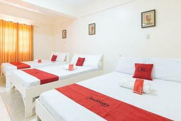 Reddoorz @ Golden Skye Hotel Guagua