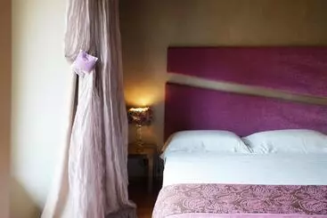 Pension Il Portico   1711 Luxury Guest House