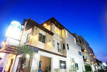 בית מלון כפרי Nirundorn Resort Chaam