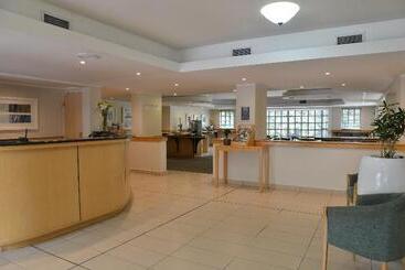 Отель Road Lodge Cape Town International Airport