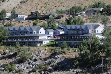 فندق Absaroka Lodge