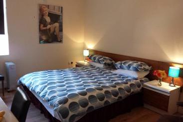 ベッドアンドブレックファースト Inn On The Broadway