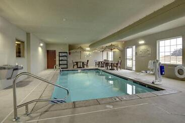 Cobblestone Hotel & Suites Broken Bow