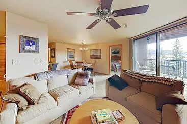 ホテル Marine Place Condo Unit 422