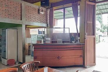 Отель Shinta 1 Near Stasiun Kertosono Mitra Reddoorz