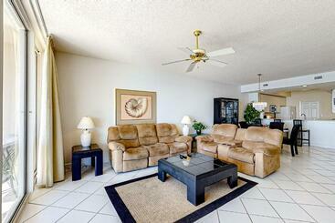 Отель Navarre Beach Regency 308