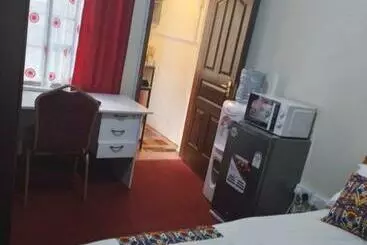 تختخواب و صبحانه Jeyem Home Stays At Argwings Court