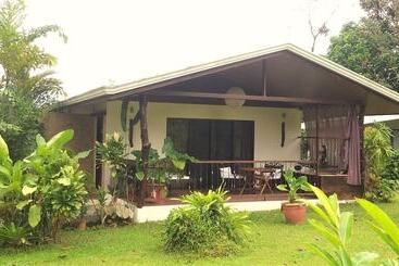 Tropical Suites & Villas