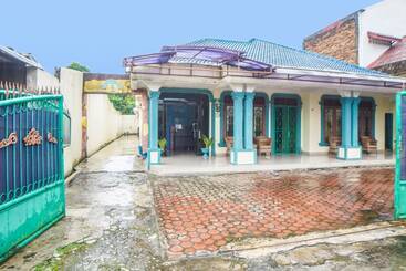 Hotell Sky Residence Mawar Reddoors