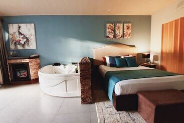 هتل Yellow Tree Suites