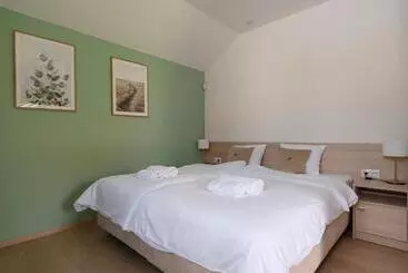 リゾートホテル Szumi Las Events & Apartments