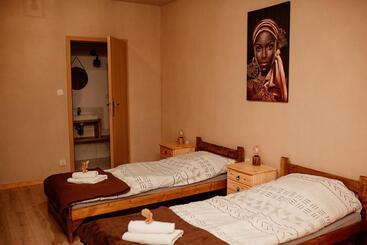 הוסטל Kacze Bagno   Miejsce Inicjatyw Pozytywnych