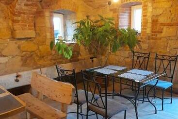 مبيت وإفطار Agroturystyka Pod Dębami