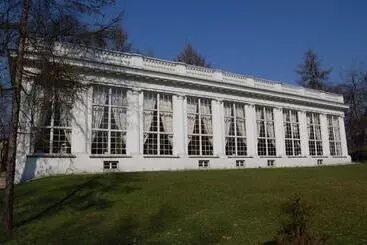 ベッドアンドブレックファースト Butikowy Pałac Jabłonna