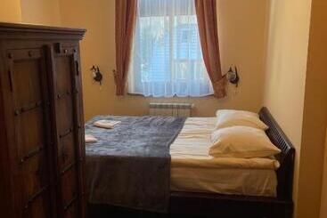 تختخواب و صبحانه Dworek Galosa