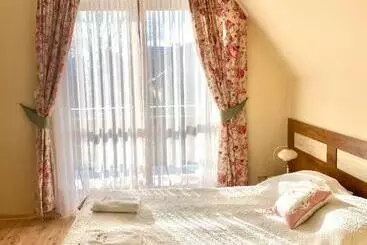 تختخواب و صبحانه Pod Lipą 2