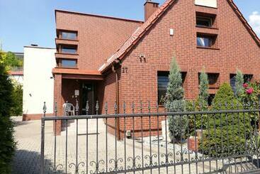 הוסטל Pokoje Gościnne Z Prywatną łazienką Dla Firm