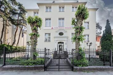 تختخواب و صبحانه Harmony House