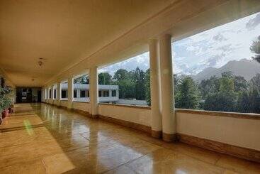 فندق Swat Serena