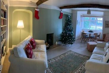 بنسيون The White House Guest House